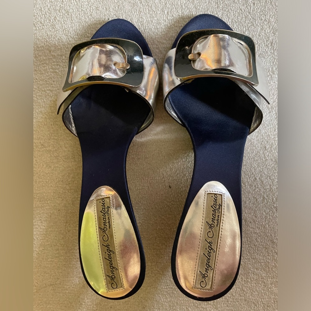 Women sandals Size6 Small heel Open toe regular use Good condition Made Italy